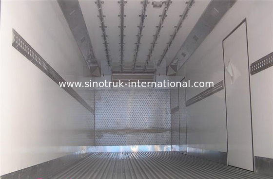Professional Refrigerated Truck 8 Tons 20-25CBM SINOTRUK HOWO LHD Euro3 140HP 4X2