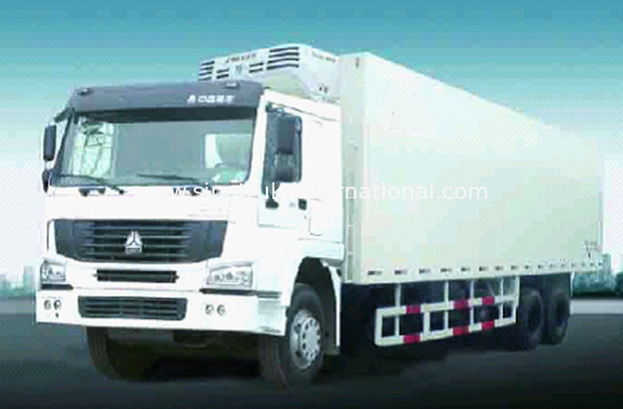 SINOTRUK 25 Tons Refrigerated Food Truck LHD 6X4 , Refrigerator Box Truck