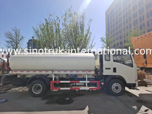SINOTRUK হালকা জলের ট্যাঙ্ক ট্রাক LHD 5-8CBM স্প্রে করার পরিসীমা প্রশস্ত