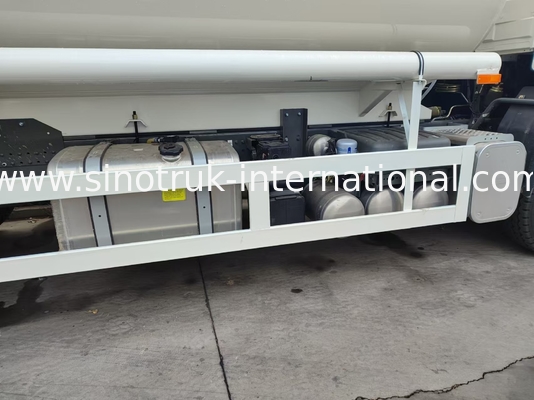 HOWO 25CBM 6*4 তেল ট্যাঙ্ক ট্রাক 380HP শক্তিশালী অশ্বশক্তি সাদা