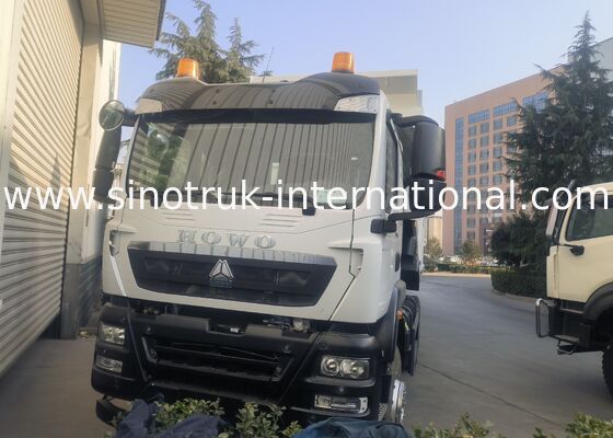 HOWO TX ভারী লোড পরিবহনের জন্য 300L জ্বালানী ট্যাঙ্ক ক্ষমতা এবং ইস্পাত শরীরের উপাদান সহ ভারী দায়িত্ব ট্রলার