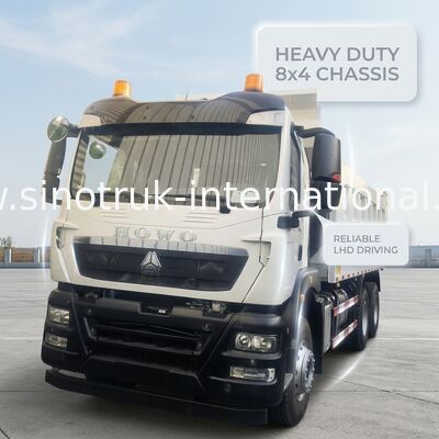 HOWO TX ভারী লোড পরিবহনের জন্য 300L জ্বালানী ট্যাঙ্ক ক্ষমতা এবং ইস্পাত শরীরের উপাদান সহ ভারী দায়িত্ব ট্রলার