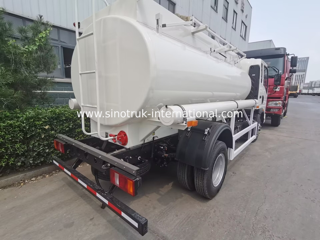 সিনোট্রুক হাও 4x2 6 চাকার তেল ট্যাঙ্ক ট্রাক 5-6CBM ফ্লোমিটারের সাথে একক বিন