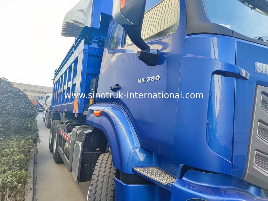 শক্তিশালী বহুমুখী HOWO 6x4 380HP ব্লু ডাম্প ট্রাক 20CBM বর্গক্ষেত্র কার্গো বক্স এবং জলরোধী টারপ ফ্লিপ কভ সঙ্গে
