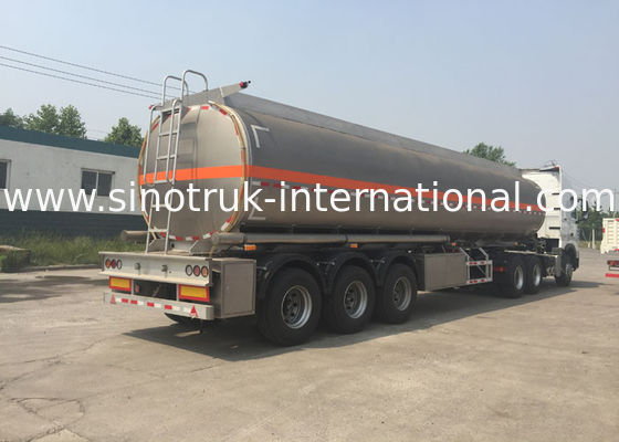 Large Capacity Diesel Semi Trailer Fuel Tanker Truck Tri - Axle 50 - 80 Tons