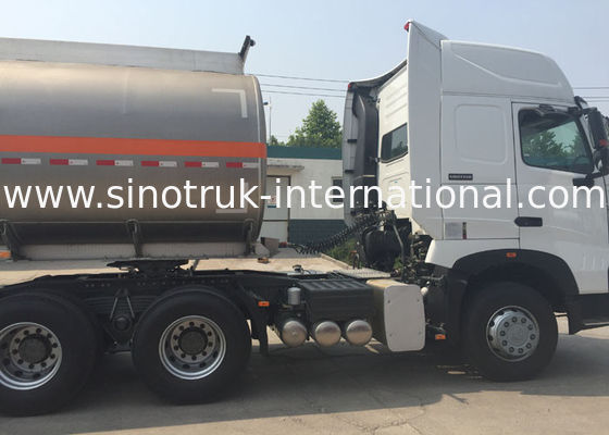 Large Capacity Diesel Semi Trailer Fuel Tanker Truck Tri - Axle 50 - 80 Tons